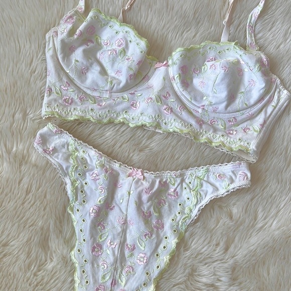 Victoria’s Secret Vintage Floral Set - Picture 1 of 7